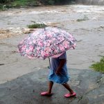 Nate se debilita pero sigue produciendo fuertes lluvias en EEUU