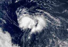 Bermuda se prepara para azote del huracán Nicole