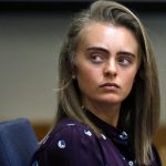 Condenan a joven que animó a su novio a suicidarse por SMS