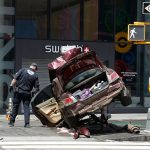 Automóvil embiste peatones en Times Square: Un muerto, 22 heridos