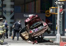 Automóvil embiste peatones en Times Square: Un muerto, 22 heridos