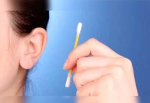 Los cinco errores más comunes al limpiar las orejas y sus peligros