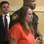 Mujer es encarcelada por sujetar a su hijo a una silla con cinta adhesiva