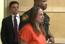 Mujer es encarcelada por sujetar a su hijo a una silla con cinta adhesiva