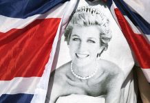 París hace del Puente del Alma un memorial improvisado en recuerdo de Lady Di (FOTOS)