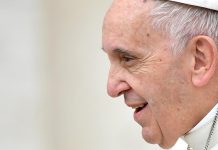 Papa dice que eutanasia es ilícita pero advierte contra ensañamiento terapéutico
