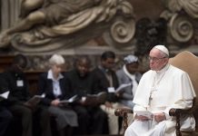 Papa critica hipocresía de negar masacres de niños y mujeres en la guerra