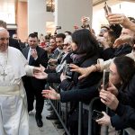 Papa condena «demagogia populista» que alimenta temor a inmigrantes