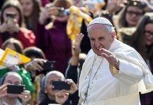 Francisco abre una lavandería para indigentes cerca del Vaticano