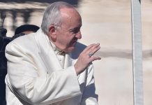 Papa dispuesto a recibir a Trump