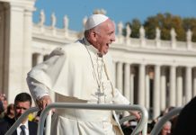 El papa dona 100.000 dólares para víctimas de inundaciones en Perú