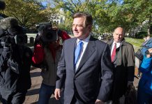 Dictan arresto domiciliario contra exjefe de campaña de Trump