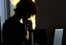 Putin promulga ley para perseguir grupos en internet que inducen al suicidio