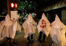 Facebook cierra cuentas de supremacista blanco acciones favorables