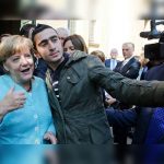 Corte desestima denuncia de refugiado sirio contra Facebook por selfi con Merkel