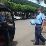 Encuentran camisas de la Policía en una alcantarilla de Las Brisas