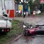 Video: Motociclista y acompañante catapultados al chocar con camioncito en Estelí