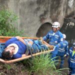 Hombre ebrio se lanza en un cauce de Managua