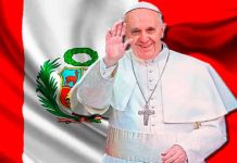 Iglesia católica distribuye entradas para misa del papa Francisco en Lima