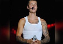 Justin Bieber muestra su lado más sexy y navideño (VIDEO)