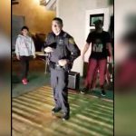 Video: Policía fue a detener fiesta y termina en bailongo