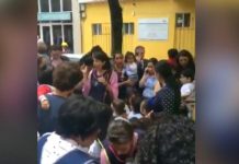 Video: Maestra canta a los niños para tranquilizarlos en medio del devastador terremoto