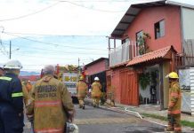 Fuerte incendio deja dos fallecidos en Costa Rica