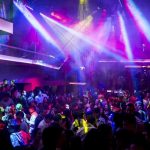 Perú: Piden que se identifique a abusadores que desvistieron a mujer en discoteca