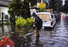 México: Tormenta causa inundaciones y colapso general de tránsito vehicular