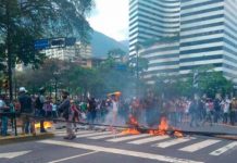 Captan violencia de oposición venezolana en marcha revolucionaria