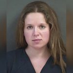 EE.UU.: Hombre encuentra a su esposa infraganti con un «pequeño amante»