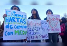 Hondureñas marchan contra feminicidios en el Día de la Mujer