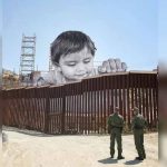 Este es el bebé que «se trepó» en el muro de la frontera entre México y EE.UU.