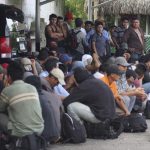 Rescatan 37 migrantes y detienen a dos presuntos secuestradores en México