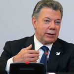 Presidente de Colombia hace llamado a maestros para terminar su huelga