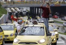 Taxistas en huelga piden salida de Uber de Colombia
