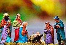 México: Vagabundo se adueña de pesebre del Niño Dios por intenso frío