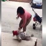 Mujer patea brutalmente a niña para que deje de llorar