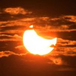 Salvadoreños listos para ver el eclipse solar parcial