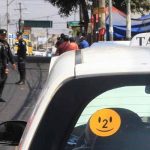 Guatemala: Extorsionadores ponen calcomanías a taxis