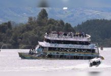 Buzos reanudan búsqueda de desaparecidos en naufragio de barco en Colombia