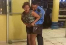 Video Viral: Policía de Honduras azota a mujer en delegación policial