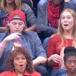 Esto te puede pasar si ignoras a tu novia en una «Kiss Cam»