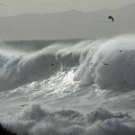 Reportan oleaje fuerte en pacífico norte de Costa Rica