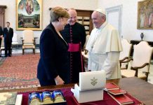 El papa y Merkel hablan de medio ambiente y terrorismo