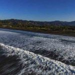 Olas sepultan pueblo y dejan 30 familias sin casa en Costa Rica