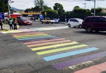 San Salvador amanece con pasos peatonales con colores de la Diversidad Sexual