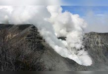 Costa Rica en alerta por dos volcanes en erupción