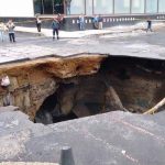 Lluvias por tormenta tropical provocan inédito socavón en Ciudad de México