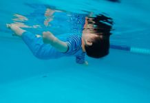 Bebé muere al caer en piscina de guardería a la que acudía en Argentina